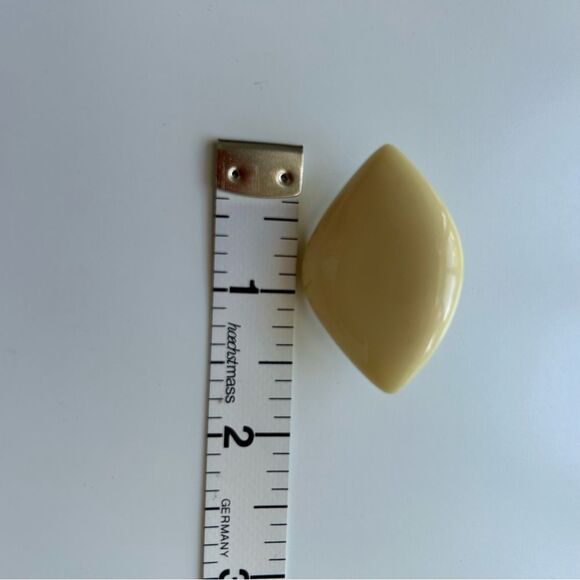 Vintage 90s Monet Signed Post Back Large Shell Earrings Designer Costume Jewelry - Picture 5 of 6